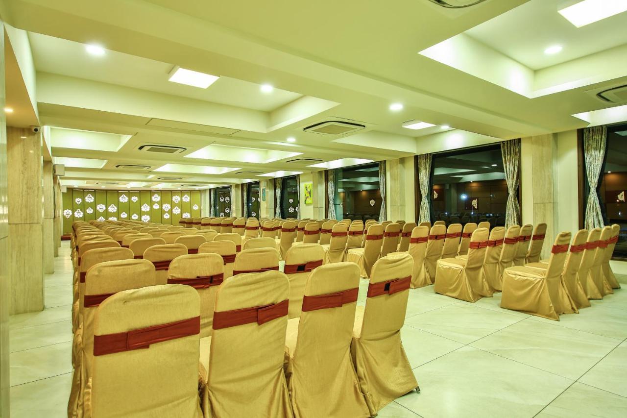 Hotel Flora Ahmedabad Exterior foto