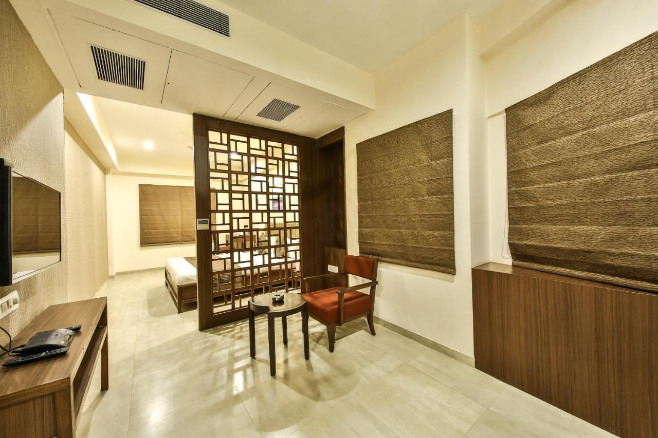 Hotel Flora Ahmedabad Exterior foto