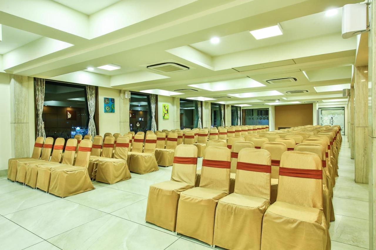 Hotel Flora Ahmedabad Exterior foto